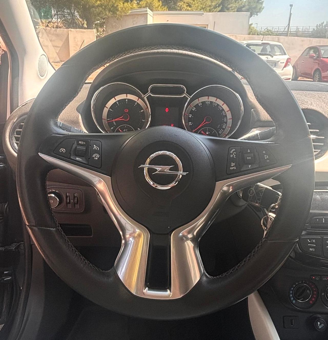 Opel Adam 1.2 70 CV White/Black Link