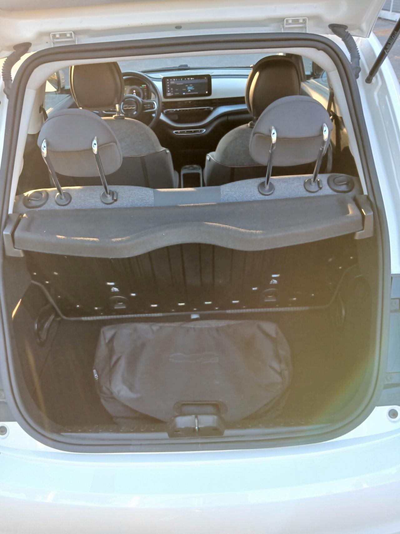 Fiat 500e Berlina 42 kWh Icon 13700€