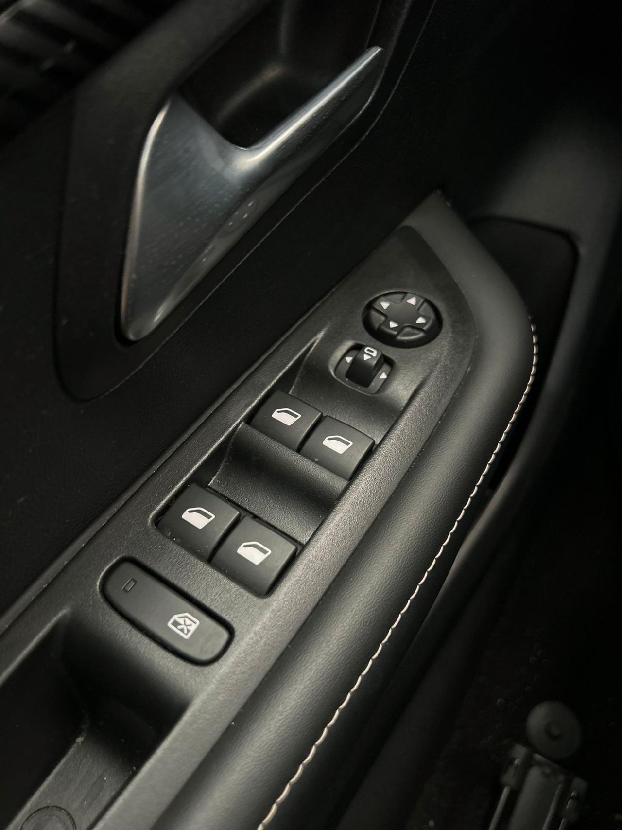 Peugeot 208 PureTech 1.2 Benzina 100 cv Stop&Start 5 porte Allure