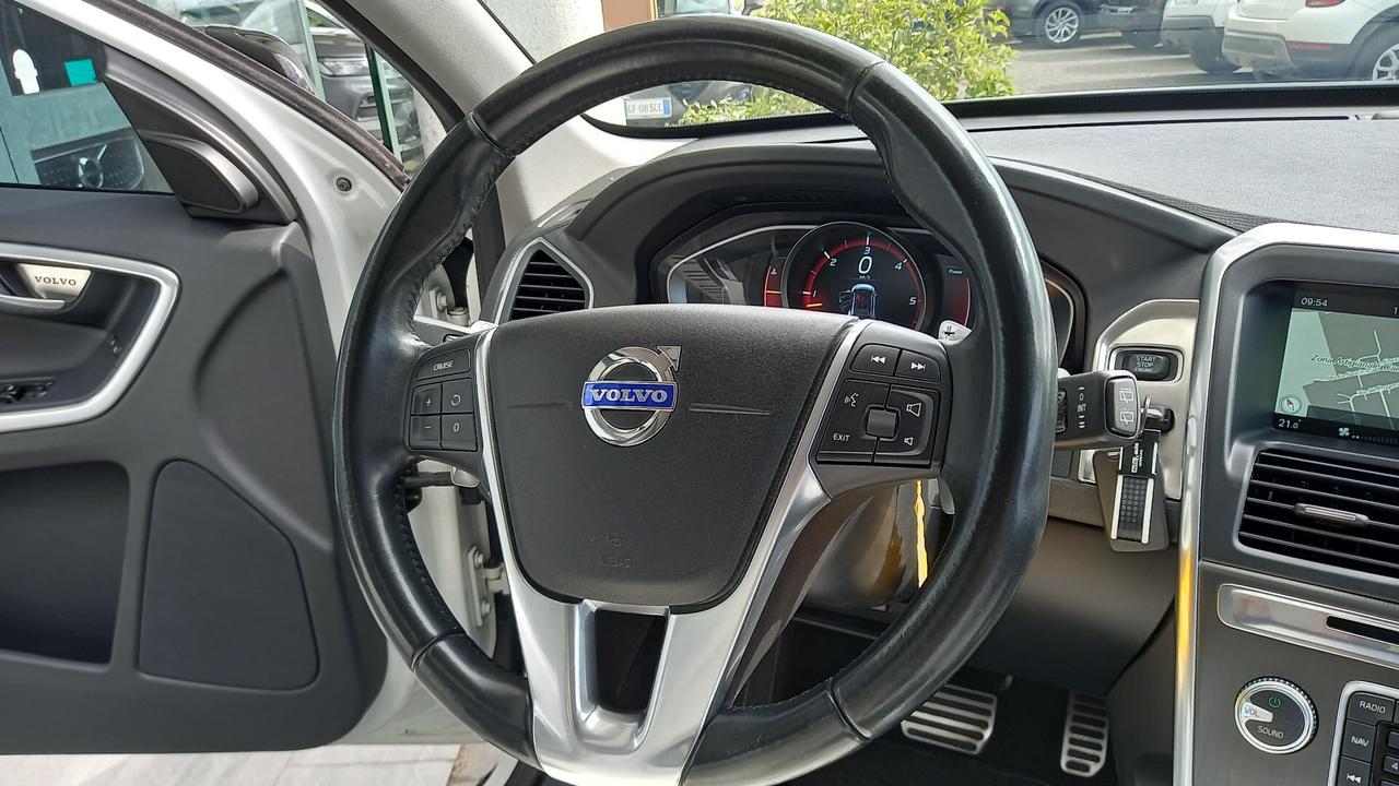 Volvo XC 60 XC60 D4 AWD Geartronic R-design Momentum