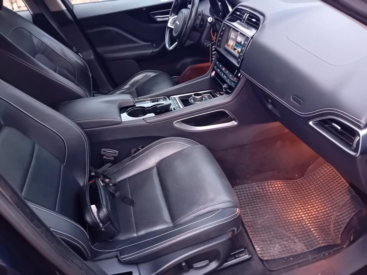 Jaguar F-Pace 2.0 D 180 CV AWD R-Sport