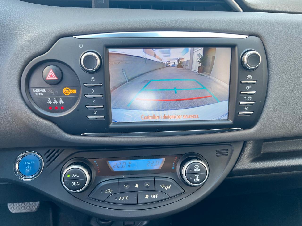 Toyota Yaris 5pt 1.5h HYBRID Style my18 AUTO/CAMERA OK NEOPAT.