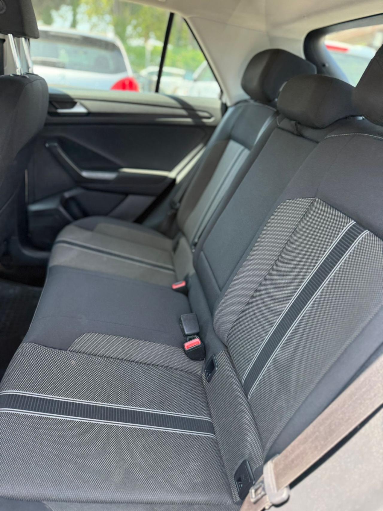 Volkswagen T-Roc 1.6 TDI SCR Business BlueMotion Technology