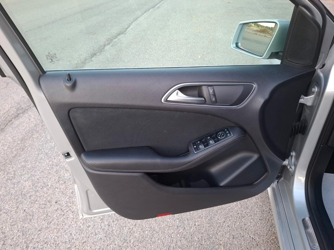MERCEDES-BENZ B180 AUTOMATIC PREMIUM