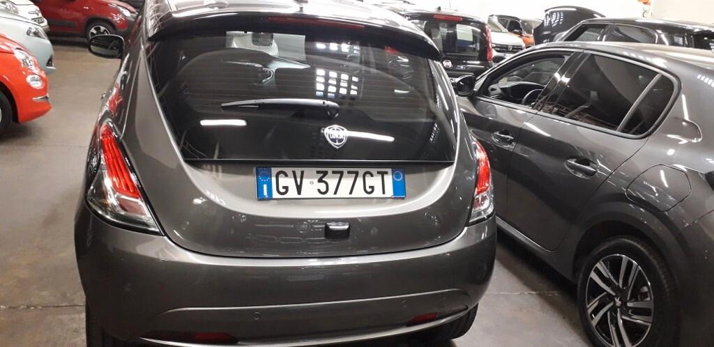 Lancia Ypsilon 1.0 FireFly 5 porte S&S Hybrid Ecochic Gold