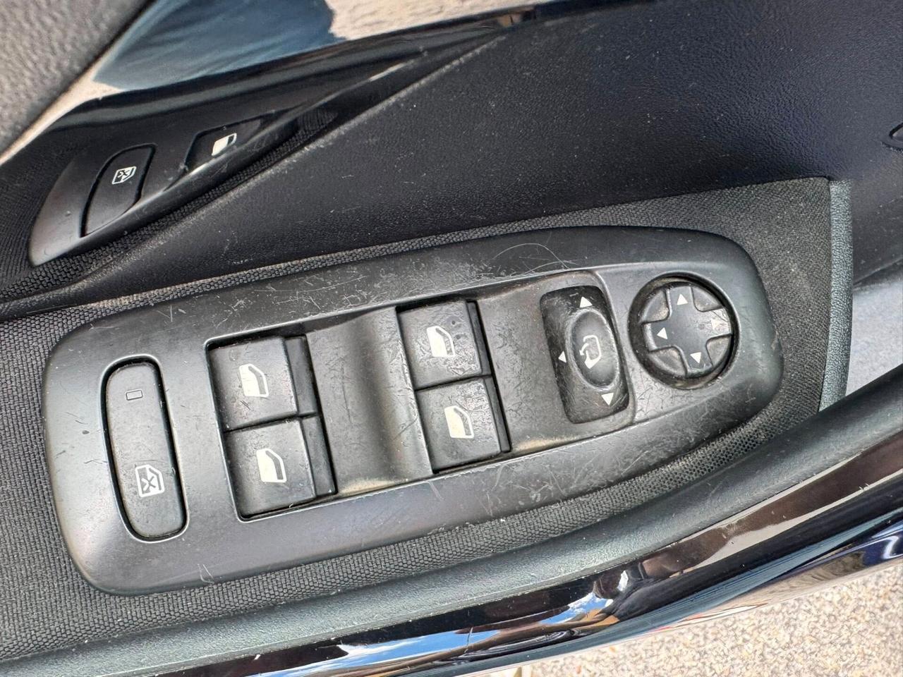 PEUGEOT 208 1.4 HDI 68 CV. ALLURE NAVI CERCHI