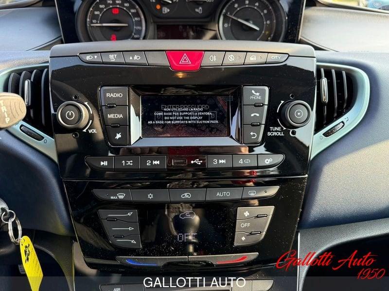 Lancia Ypsilon Ibrida ORO 1.0 70CV