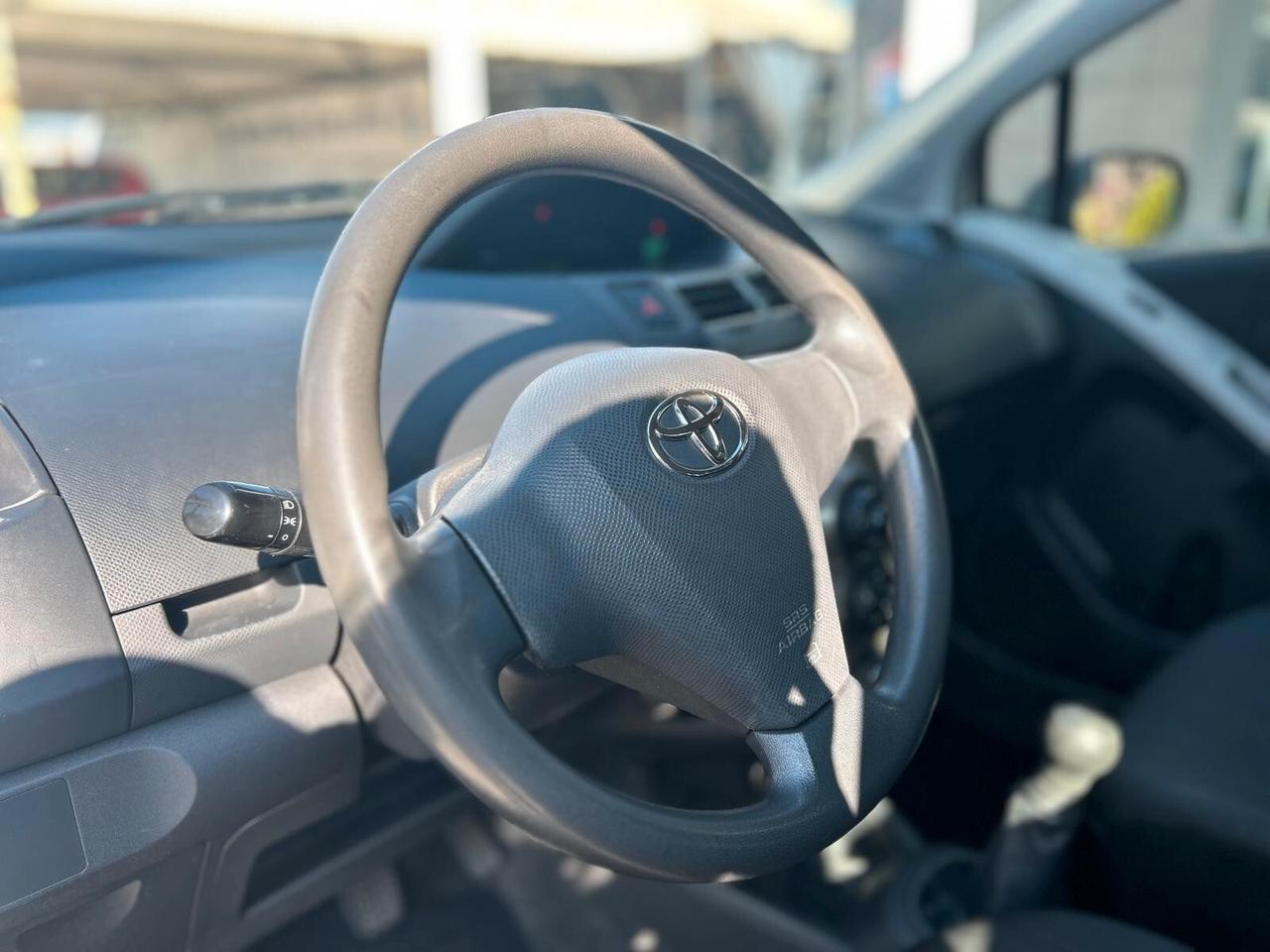 Toyota Yaris 1.0 5 porte Sol