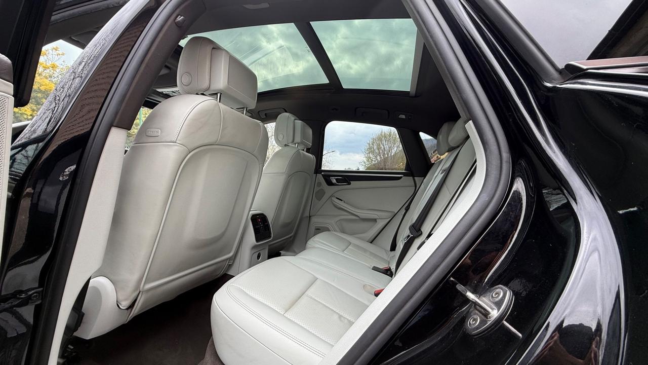 Porsche Macan 2.0 245cv. IPER FULL