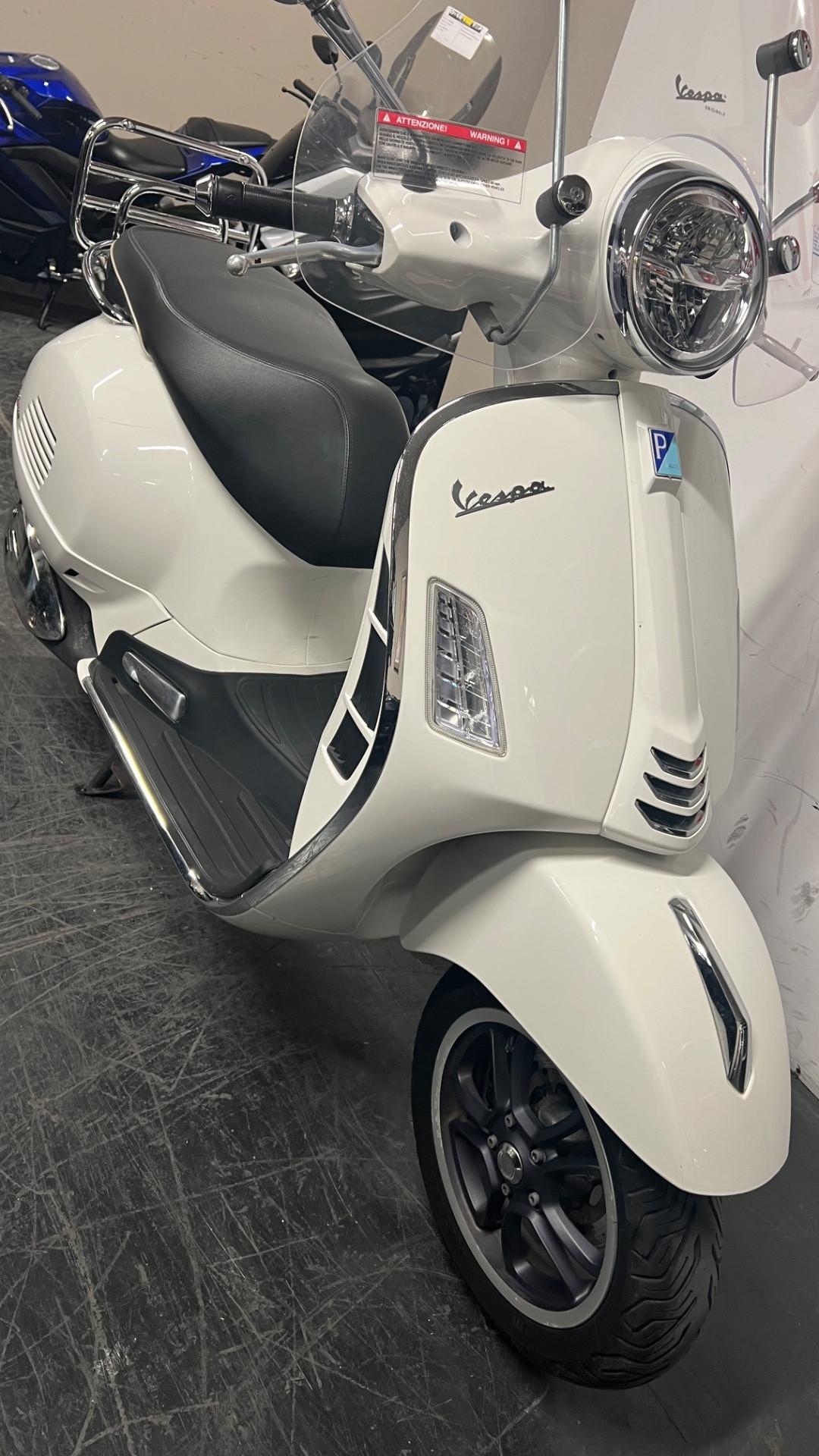 Piaggio Vespa GTS 300