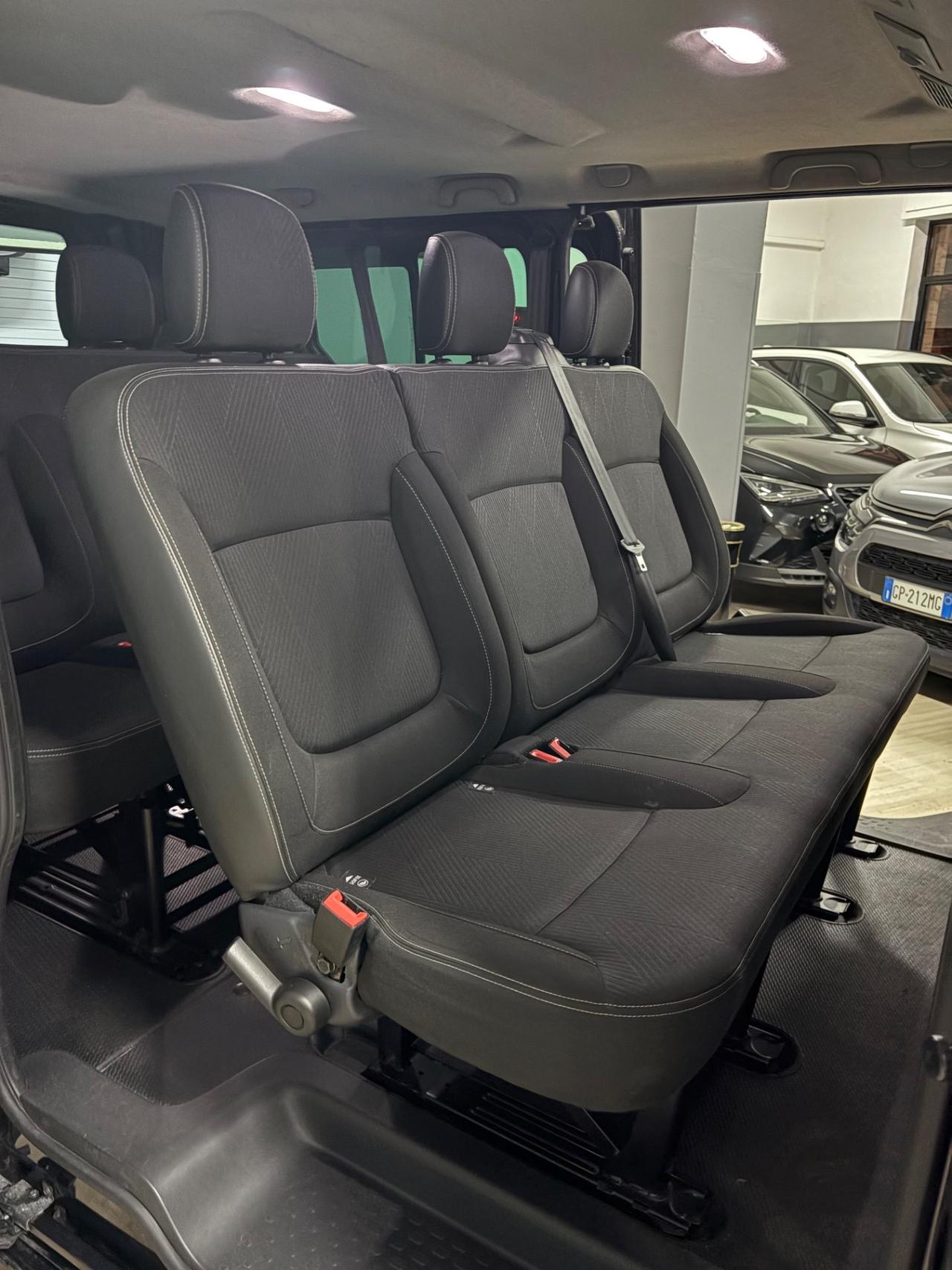 Nissan NV300 29 1.6 dCi 120CV PL-TN Bus M1