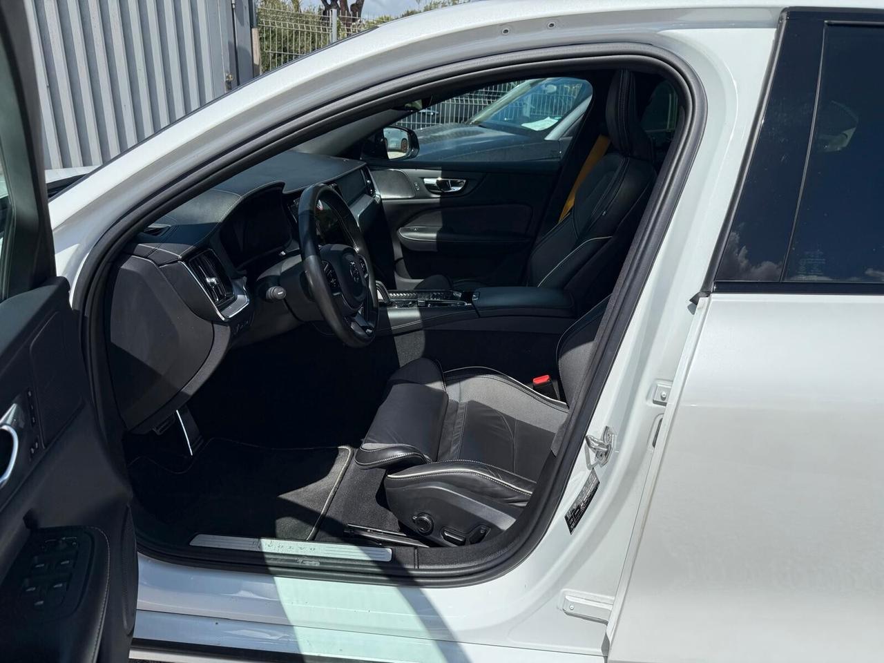 Volvo S60 T8 Recharge AWD Plug-in Hybrid R-Design 318Cv