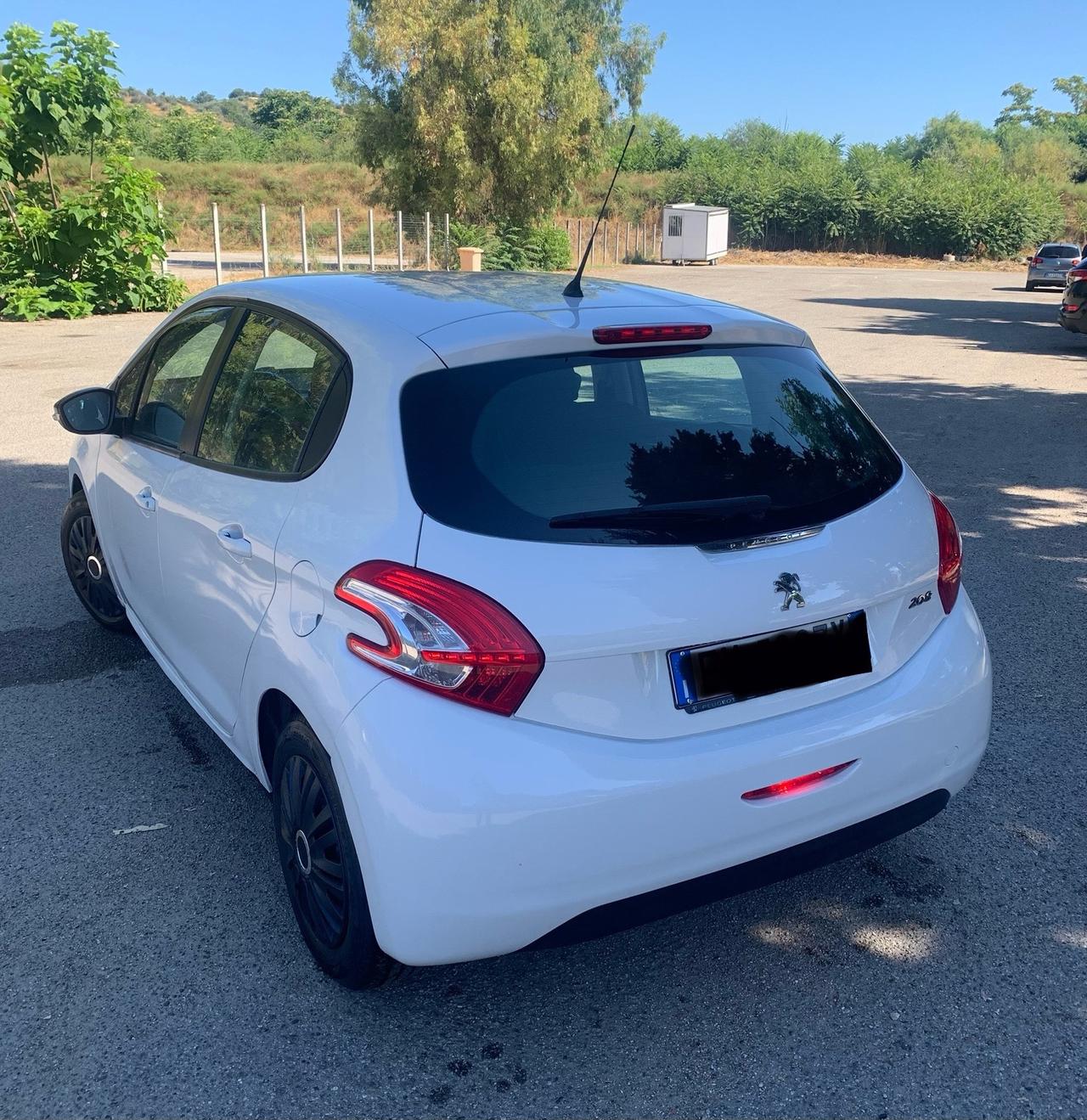 Peugeot 208 1.4 HDi 68 CV 5p Allure 120000KM