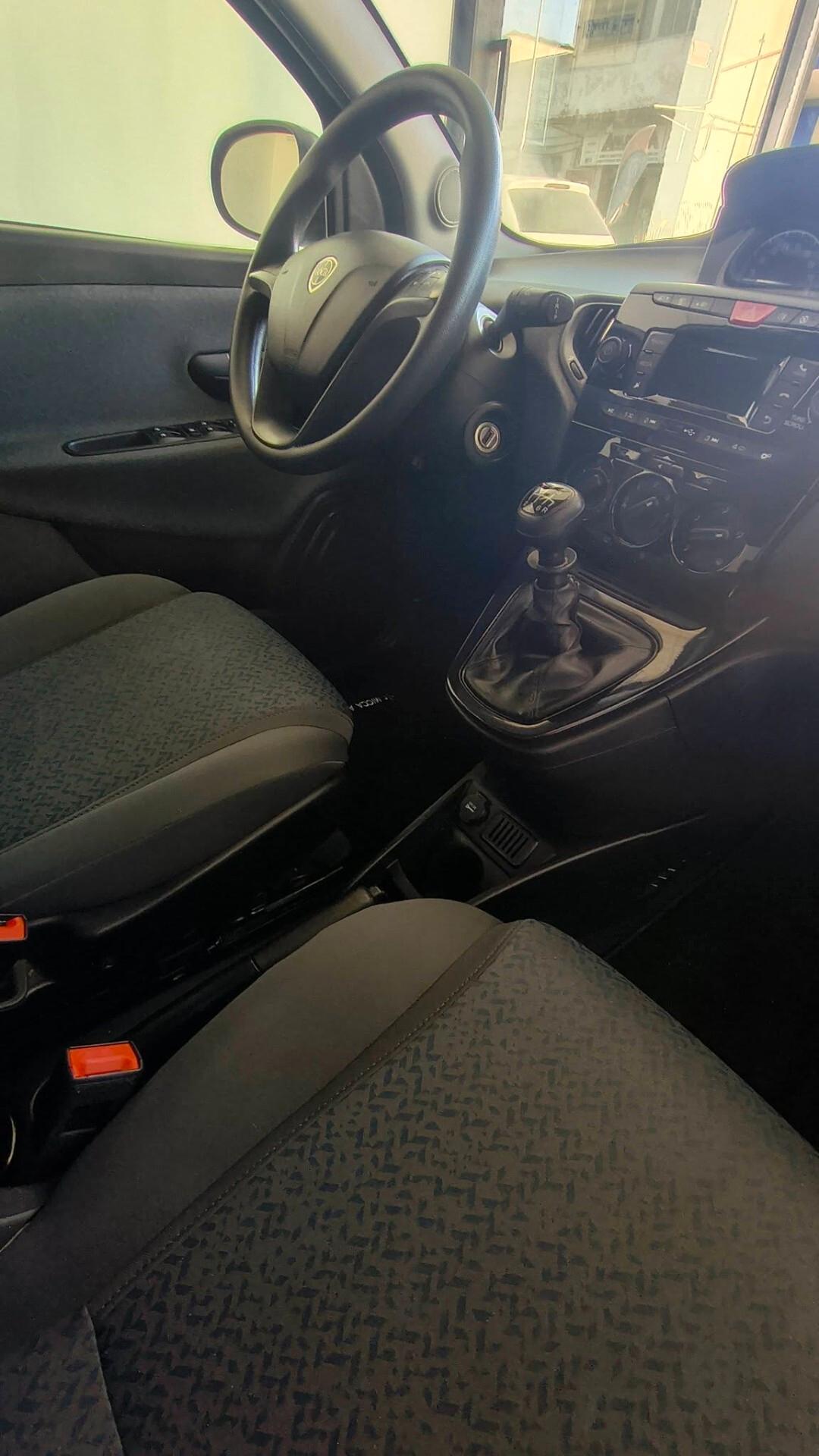 Lancia Ypsilon 1.0 FireFly 5 porte S&S Hybrid Silver Plus