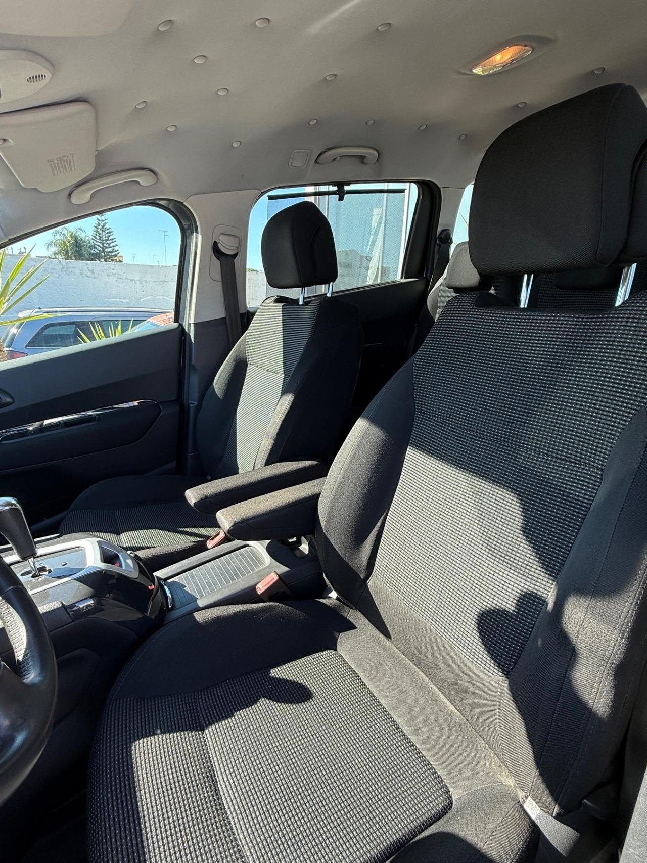 Peugeot 5008 1.6 gancio traino 7 posti