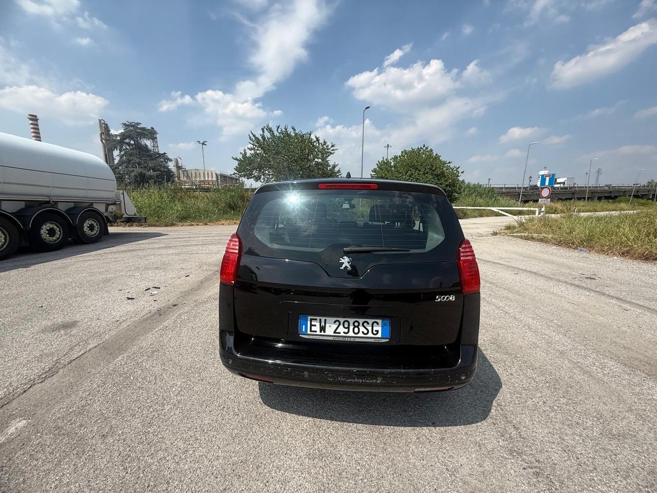 Peugeot 5008 1.6 HDi 115CV Business