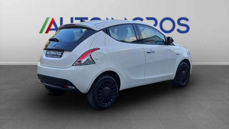 Lancia Ypsilon 1.0 FireFly Hybrid Silver