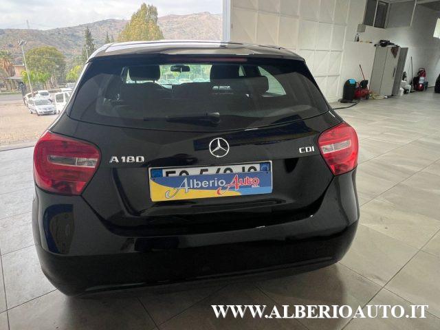 MERCEDES-BENZ A 180 d Premium