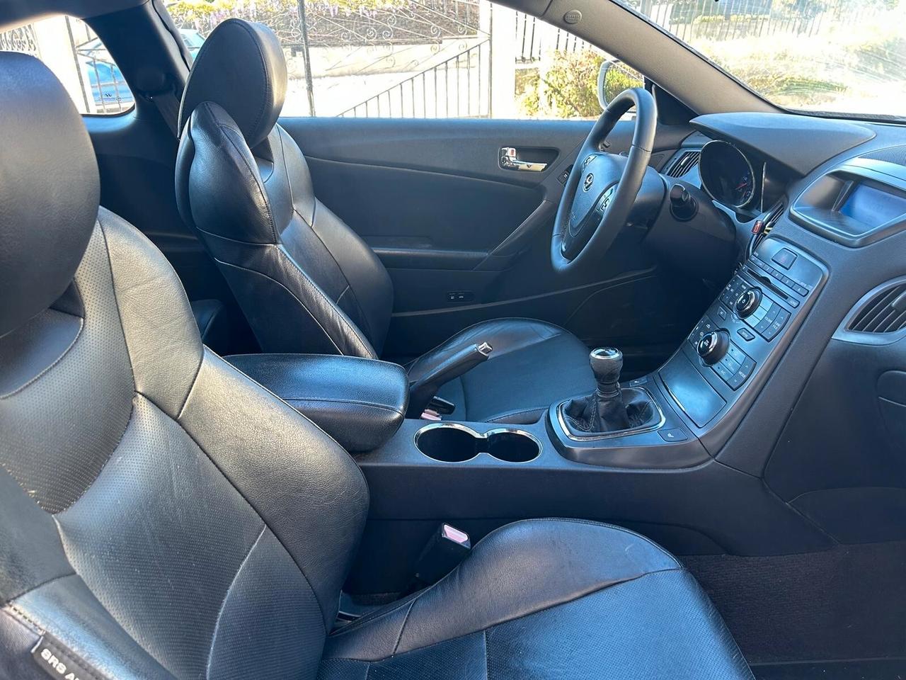 Hyundai Genesis Coupe 2.0 Turbo Sport