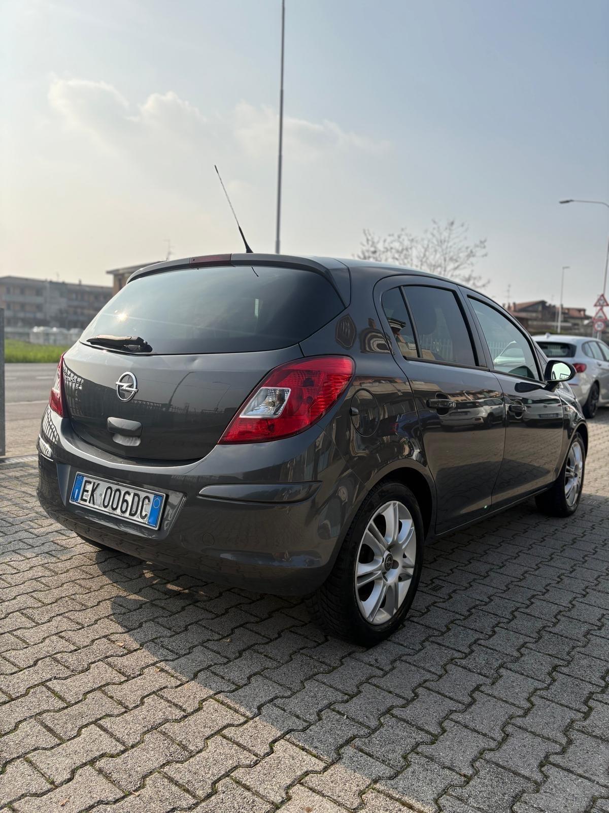 Opel Corsa 1.2 5 porte Cosmo