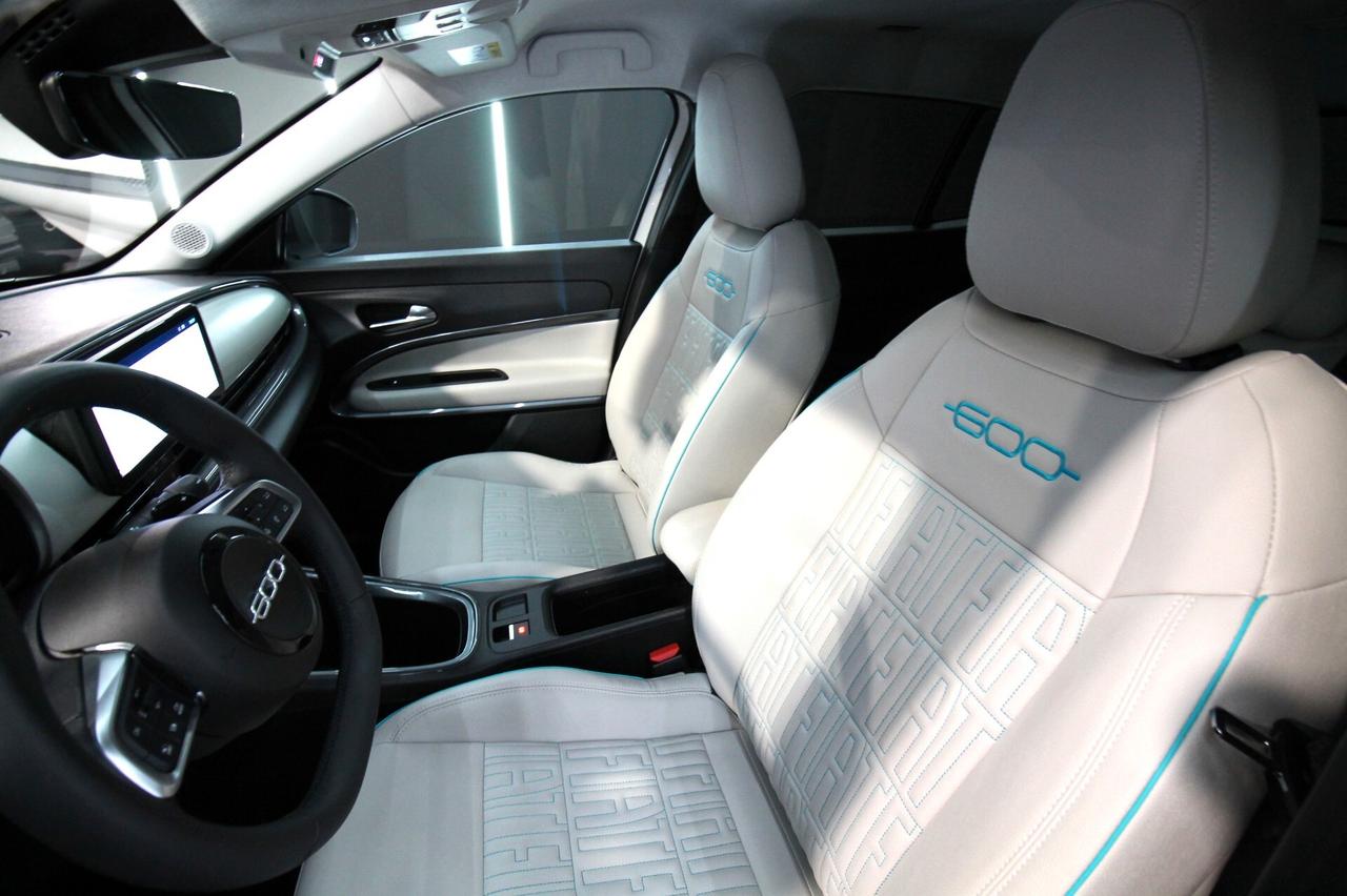 FIAT 600 1.2 HYBRID LA PRIMA 110 CV