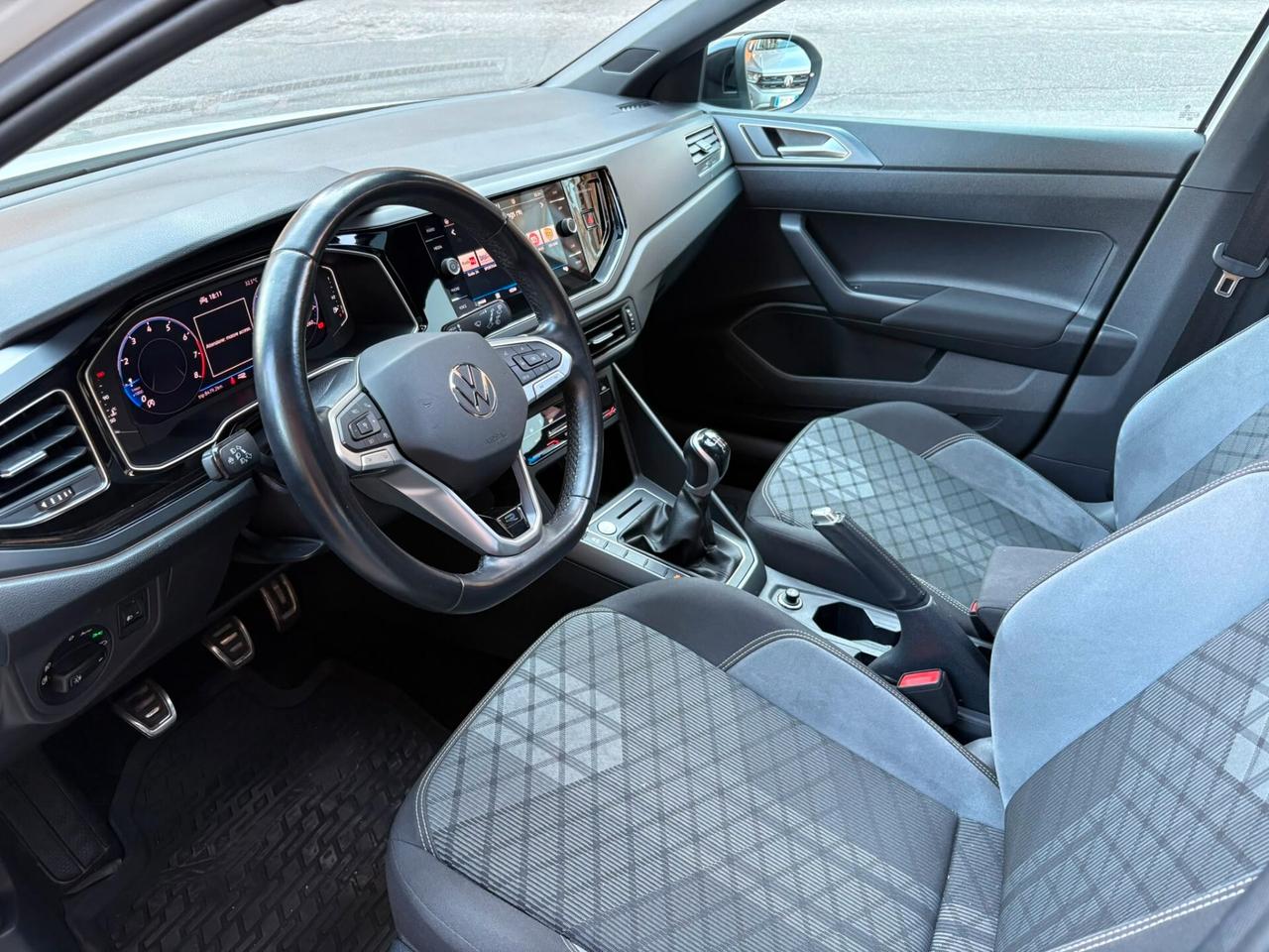 Volkswagen Taigo 1.0 TSI 110 CV R-Line + TETTO