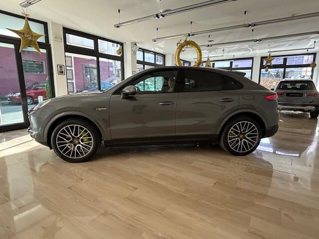 Porsche Cayenne Coupé 3.0 V6 E-Hybrid Platinum Edition 340CV