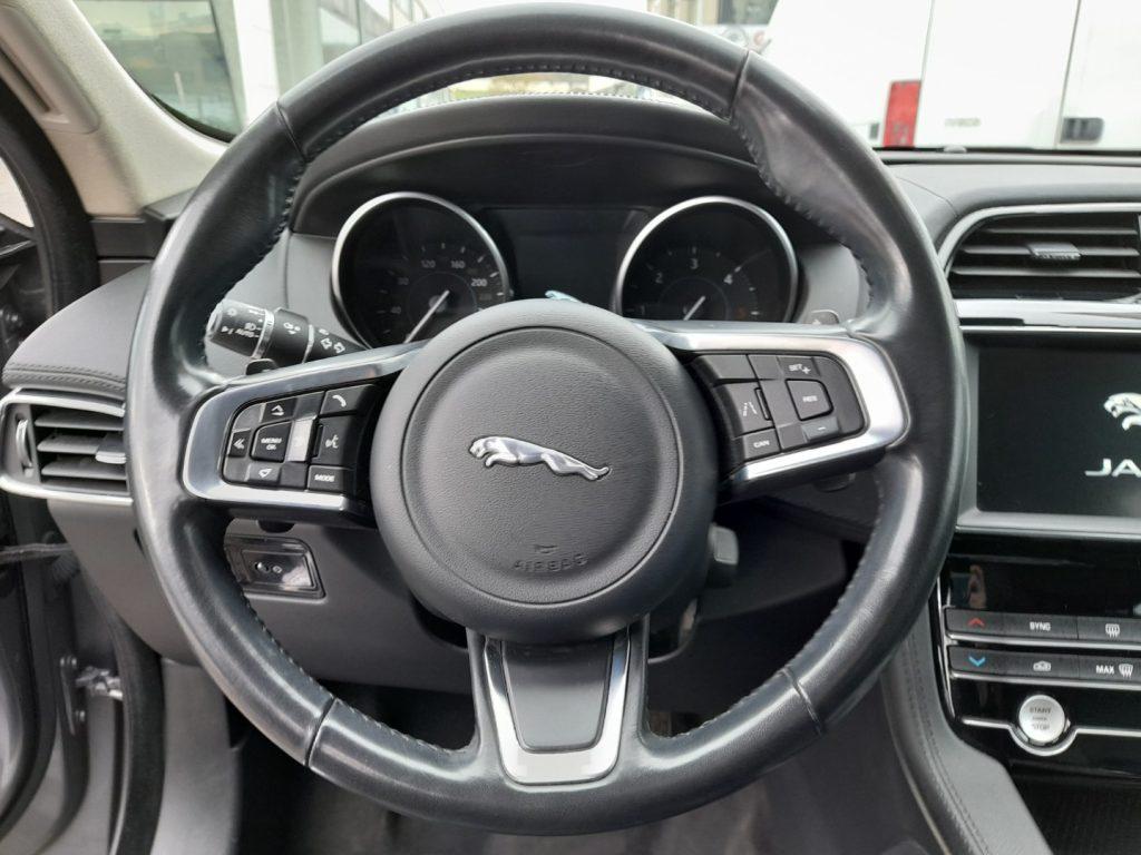 JAGUAR F-Pace (X761) F-Pace 2.0 D 180 CV ...