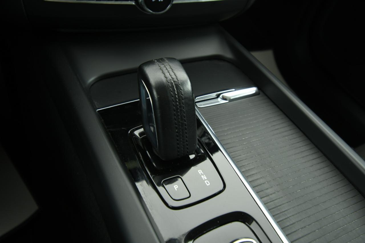 VOLVO XC60 2.0 b4 Momentum Pro awd auto CAMERA+APP CONNECT