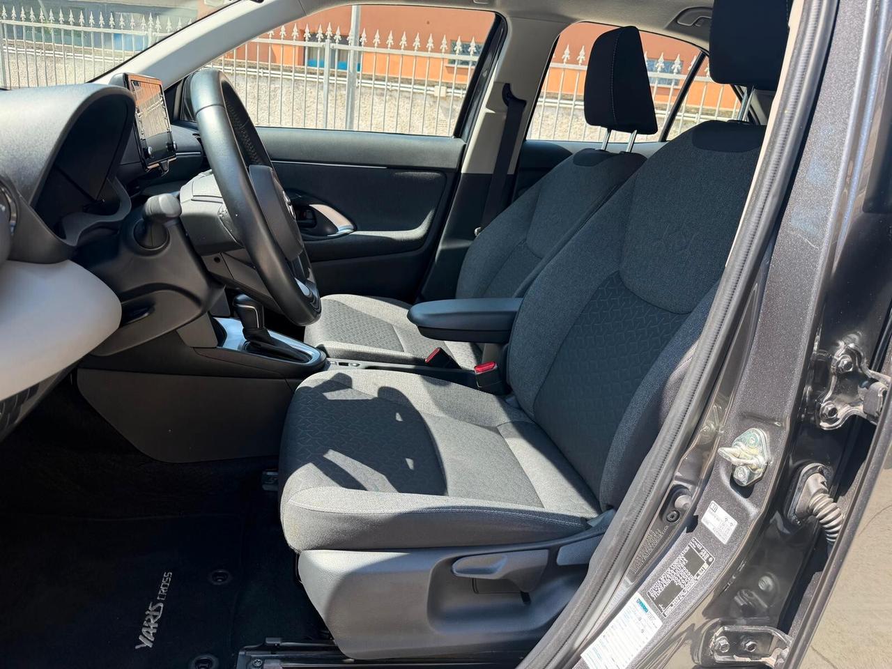 Toyota Yaris Cross E-CVT Business Sport utility Full Hybrid