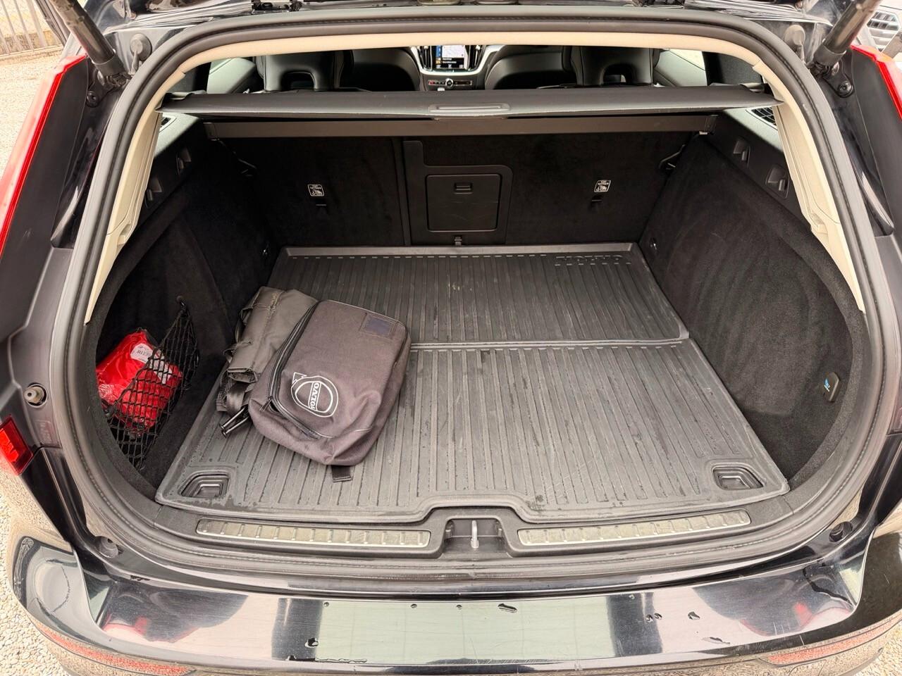 Volvo V60 2.0 b4 D 197 cv Momentum Business Pro auto