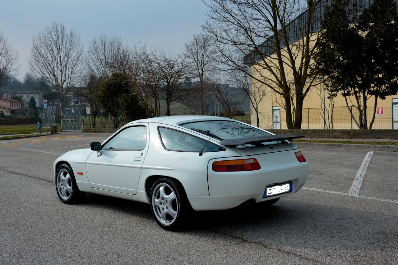 Porsche 928 S4