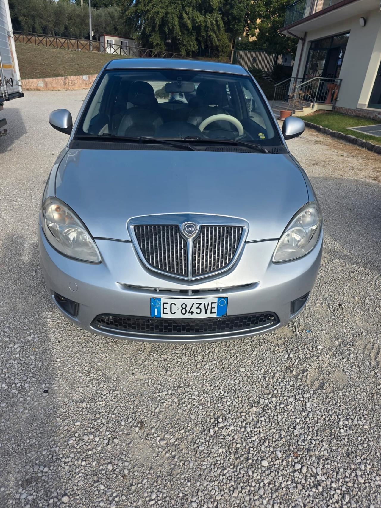 Lancia Ypsilon 1.3 MJT 75 CV Platino