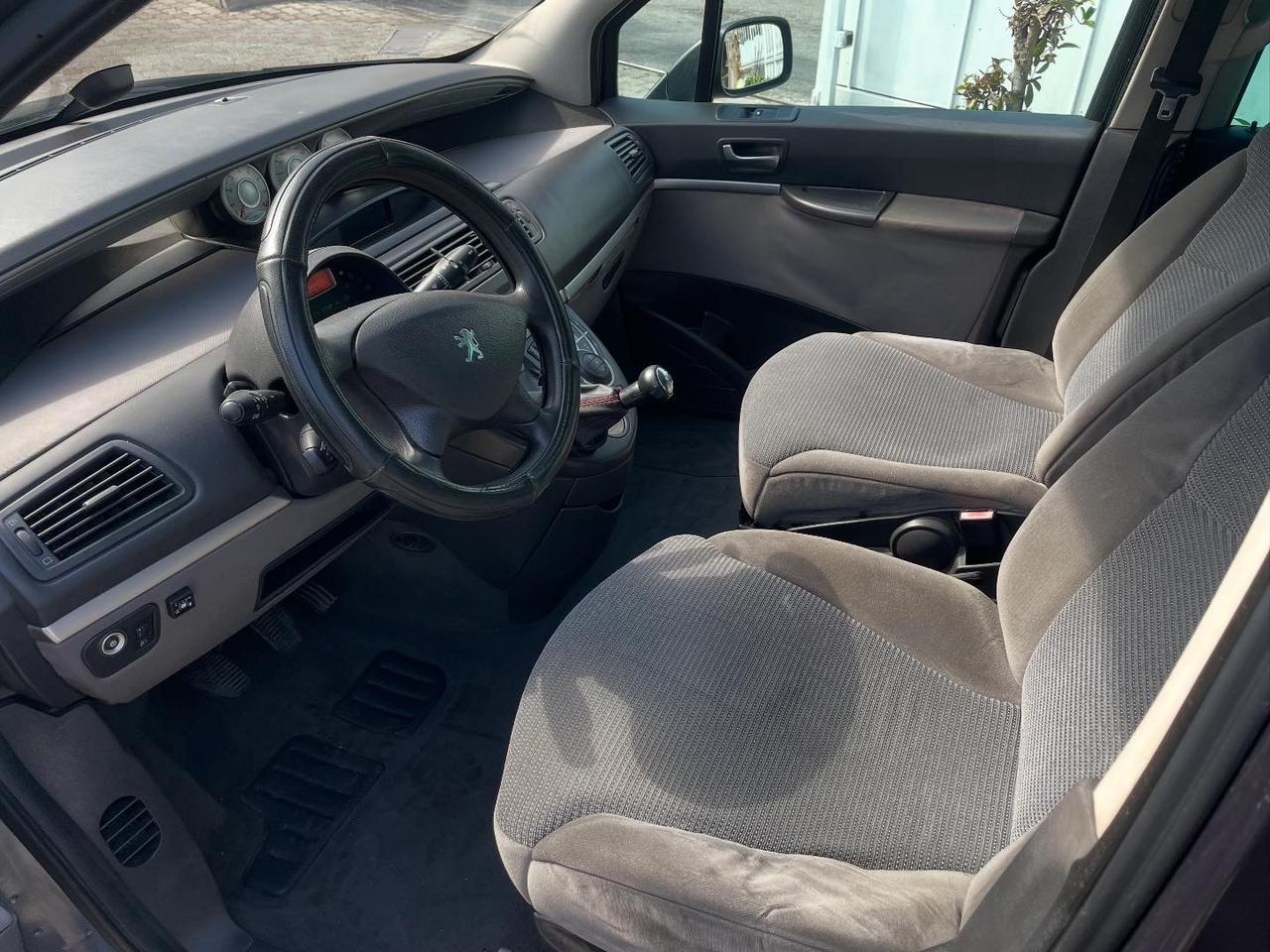 Peugeot 807 2.0 16V SR gpl