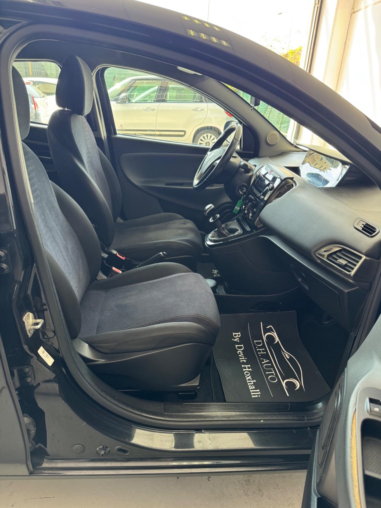 Lancia Ypsilon 1.2 69 CV 5 porte Platinum