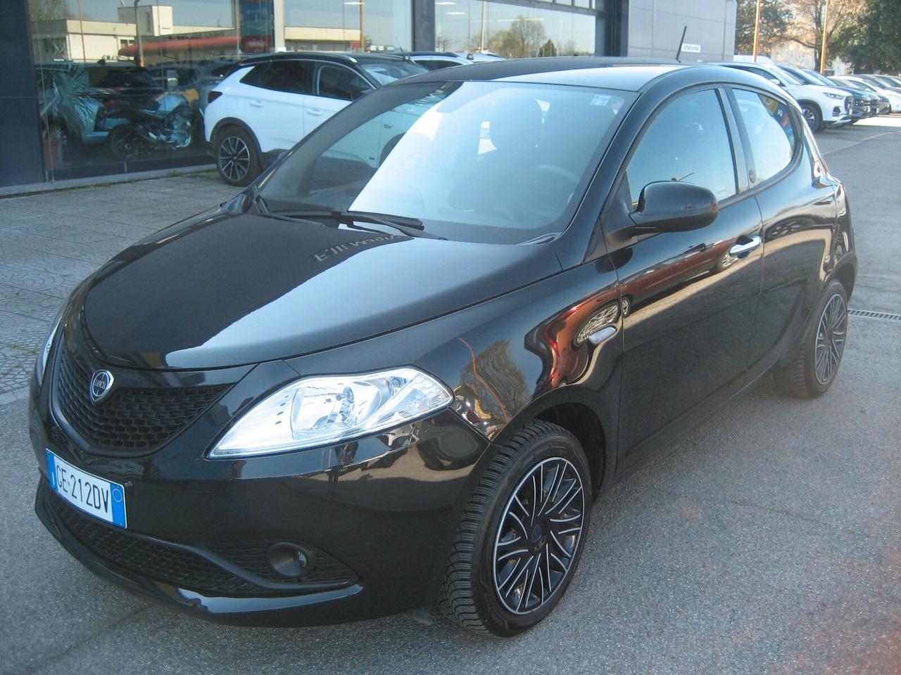 Lancia Ypsilon 1.0 FireFly 5 porte S&S Hybrid Ecochic Gold