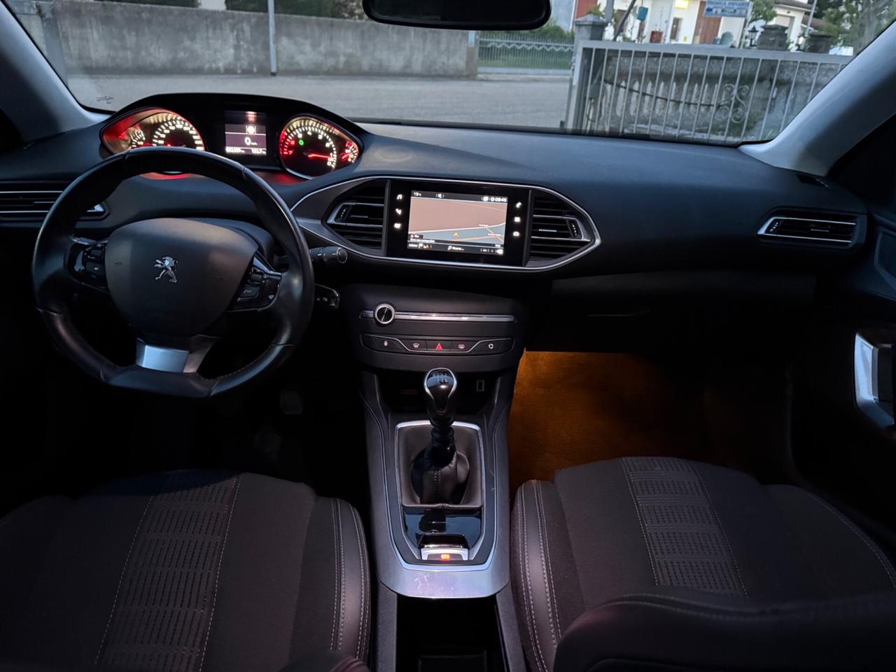 Peugeot 308 1.2 Turbo Benzina POCHI KM 2021 NEOPAT