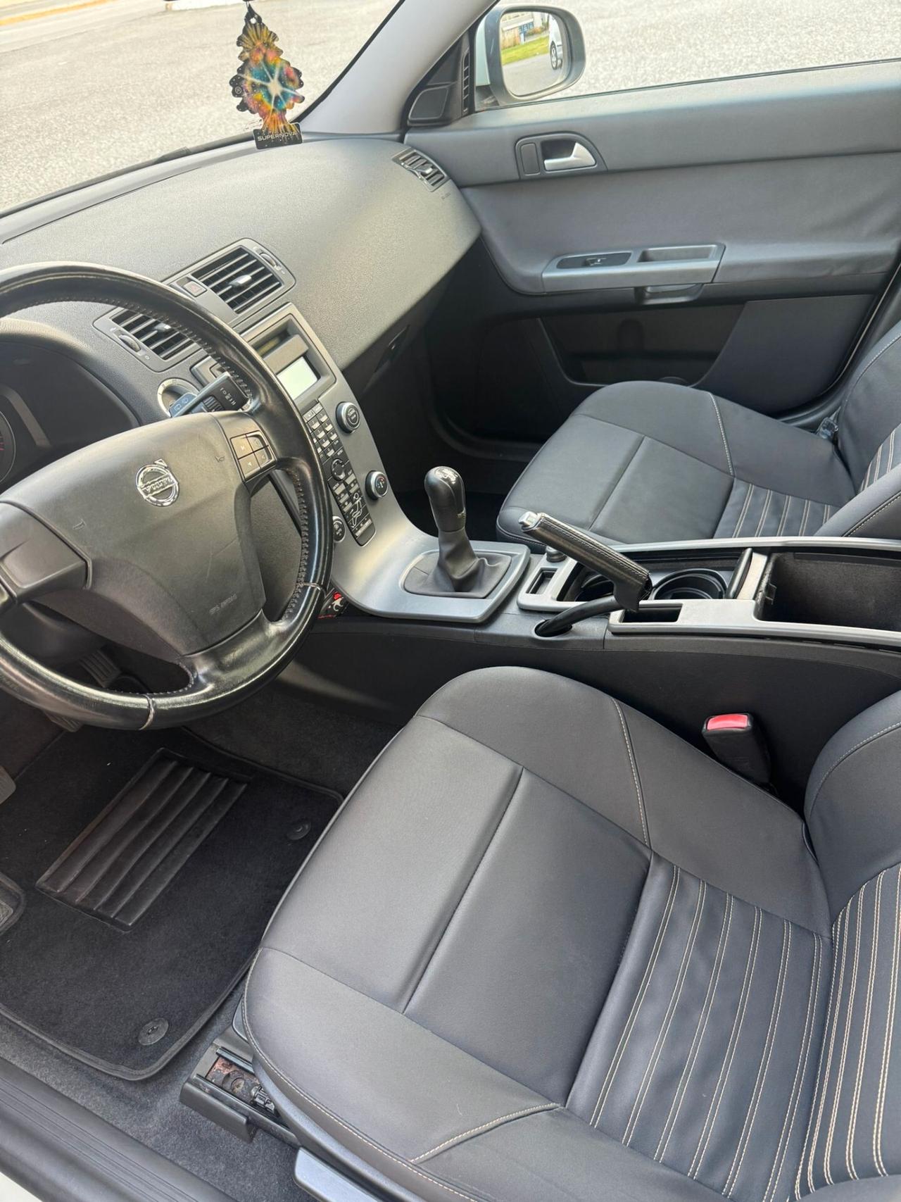 Volvo V50 D2 R-design
