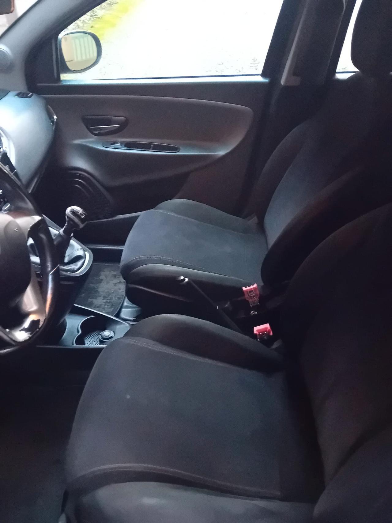 Lancia Ypsilon 1.3 MJT 16V 95 CV 5 porte S&S Silver