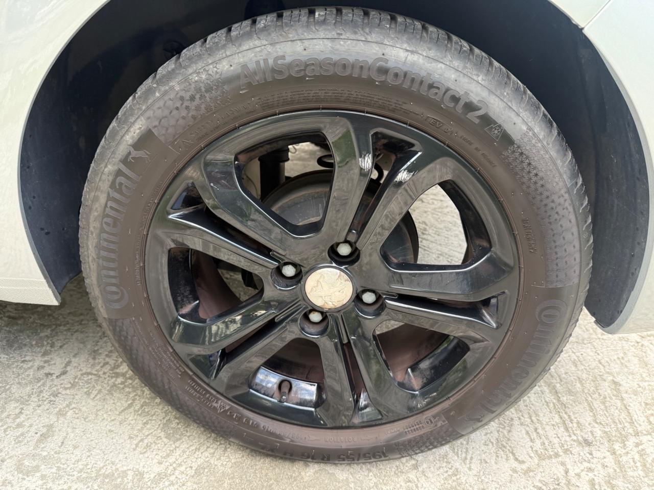 Peugeot 208 1.4 HDi 68 CV Led unico prop. 2015