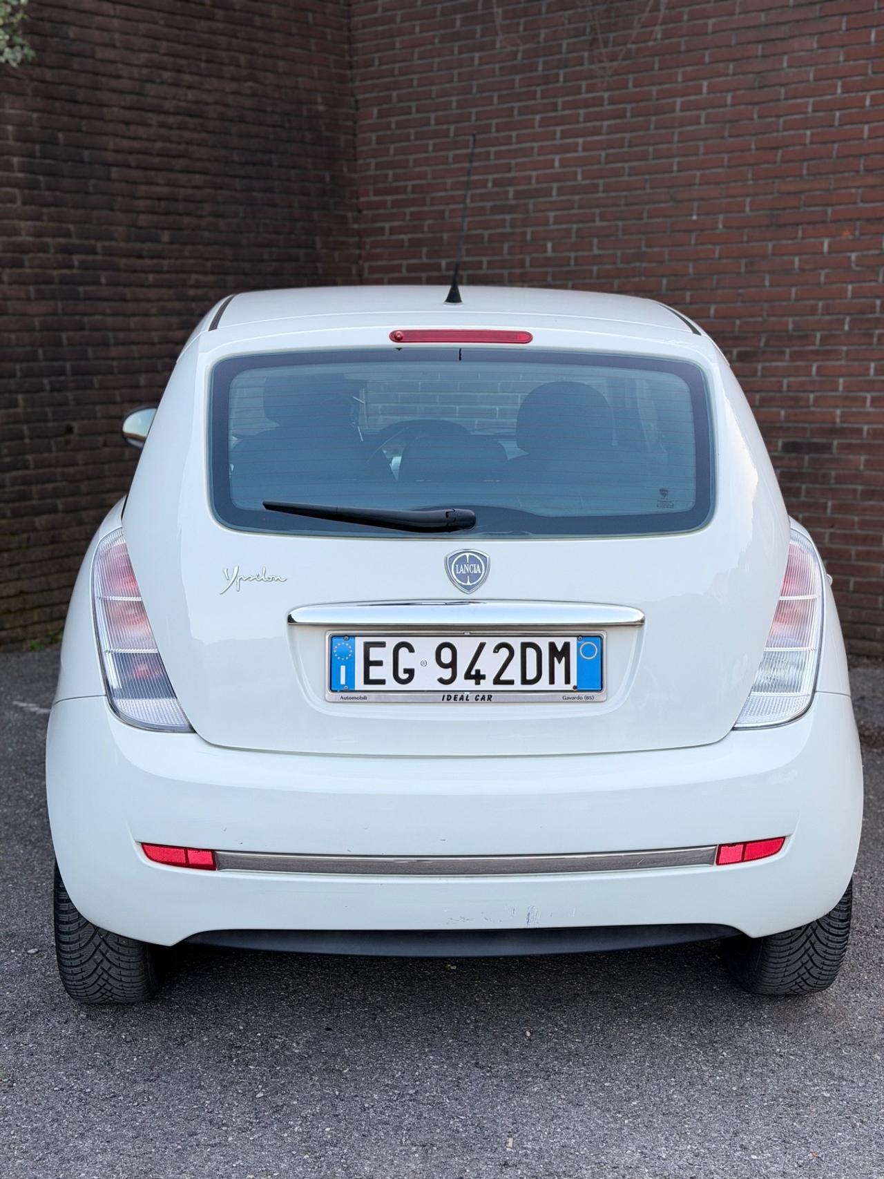 Lancia Ypsilon 1.3 MJT 75 CV Unyca