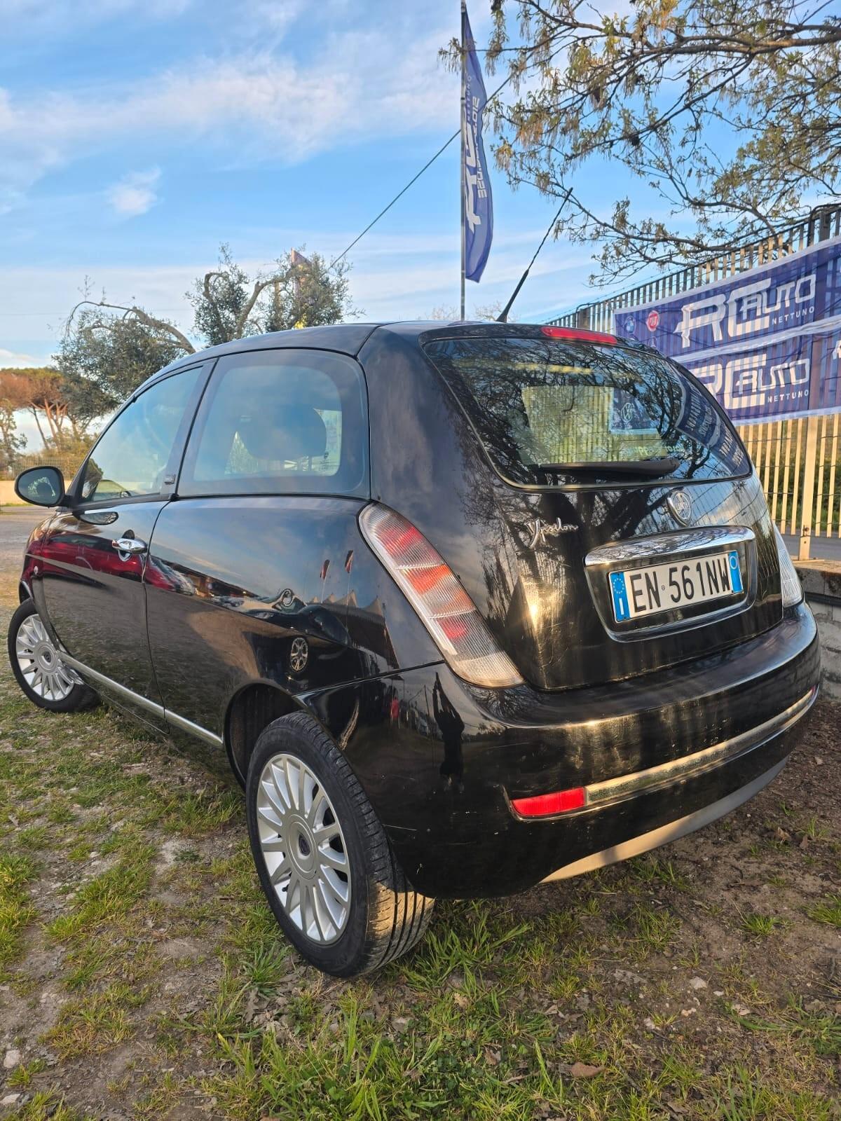Lancia Ypsilon 1.2 69 CV Unyca