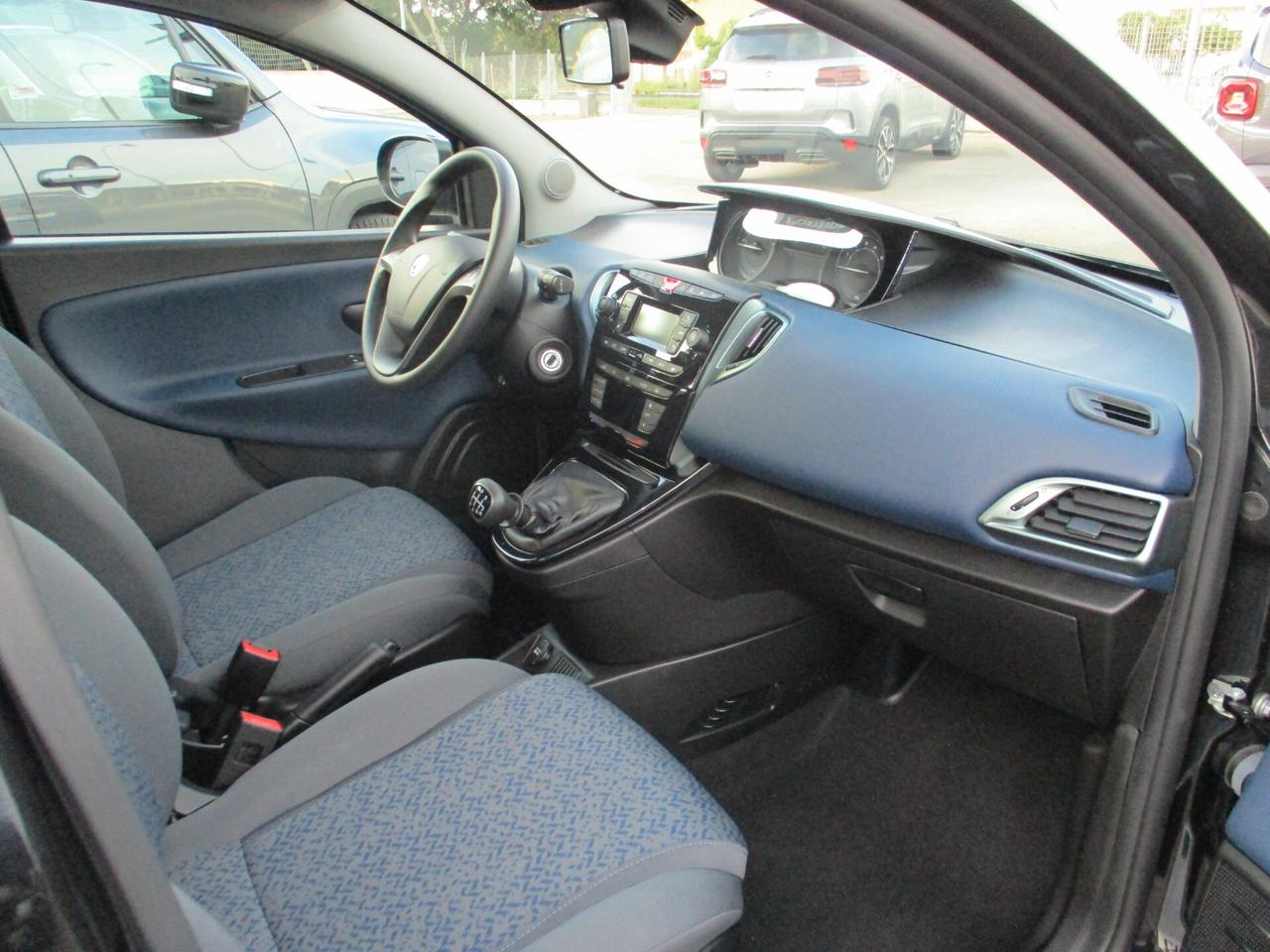 Lancia Ypsilon 1.0 FireFly 5 porte S&S Hybrid Oro