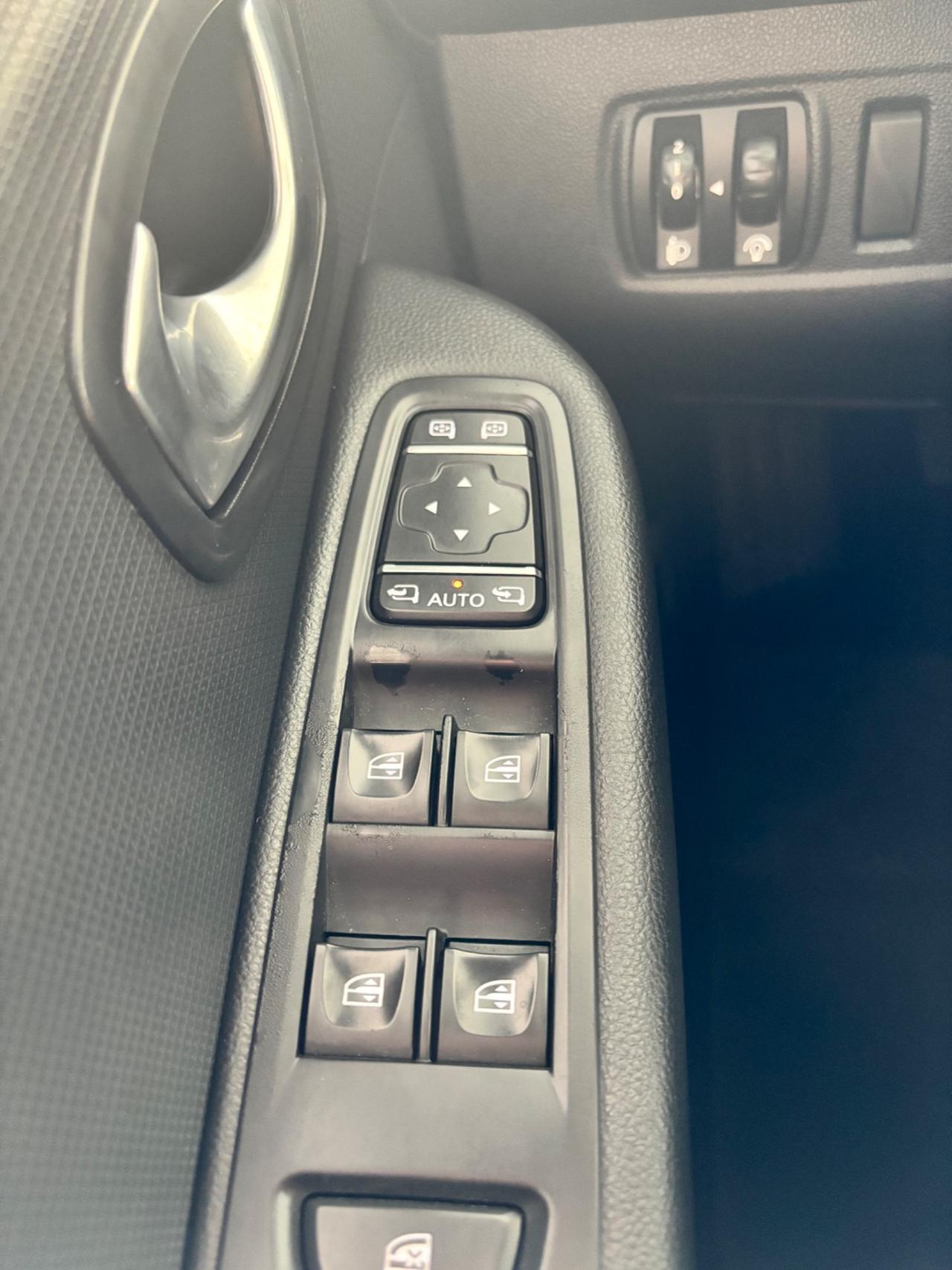 Renault Clio TCe 12V 90 CV 5 porte Moschino Intens