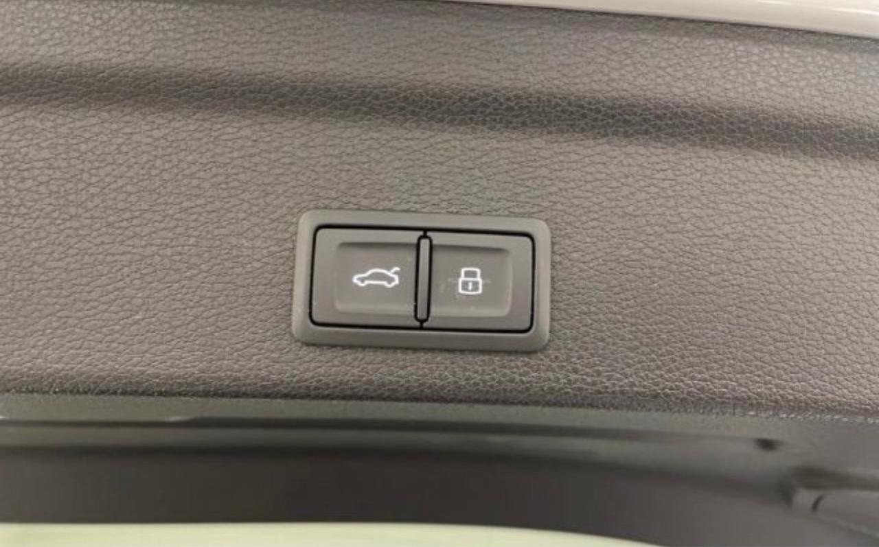 Audi Q3 45TFSI S tronic S LINE interno esterno Cerchi Sonos tetto