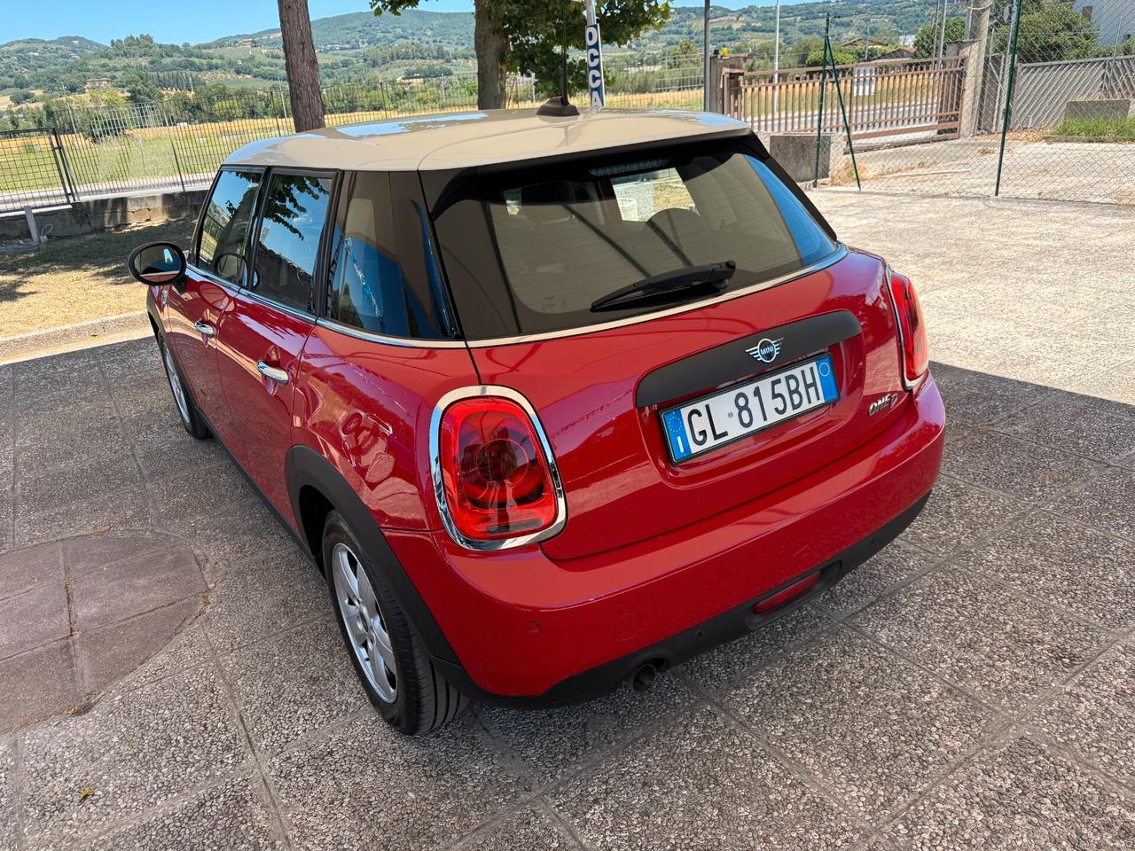 "UNA CHICCA" Mini 1.5 One D Hype