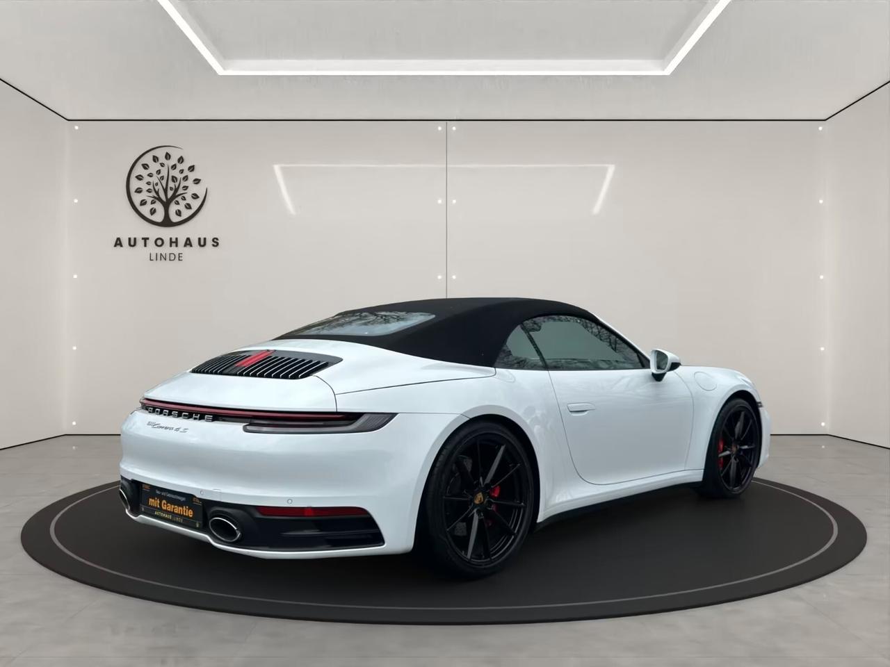 Porsche 992 911 Carrera 4S Cabriolet