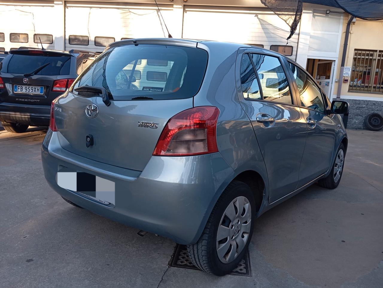 Toyota Yaris 1.0 5 porte Sol neopatentati permute
