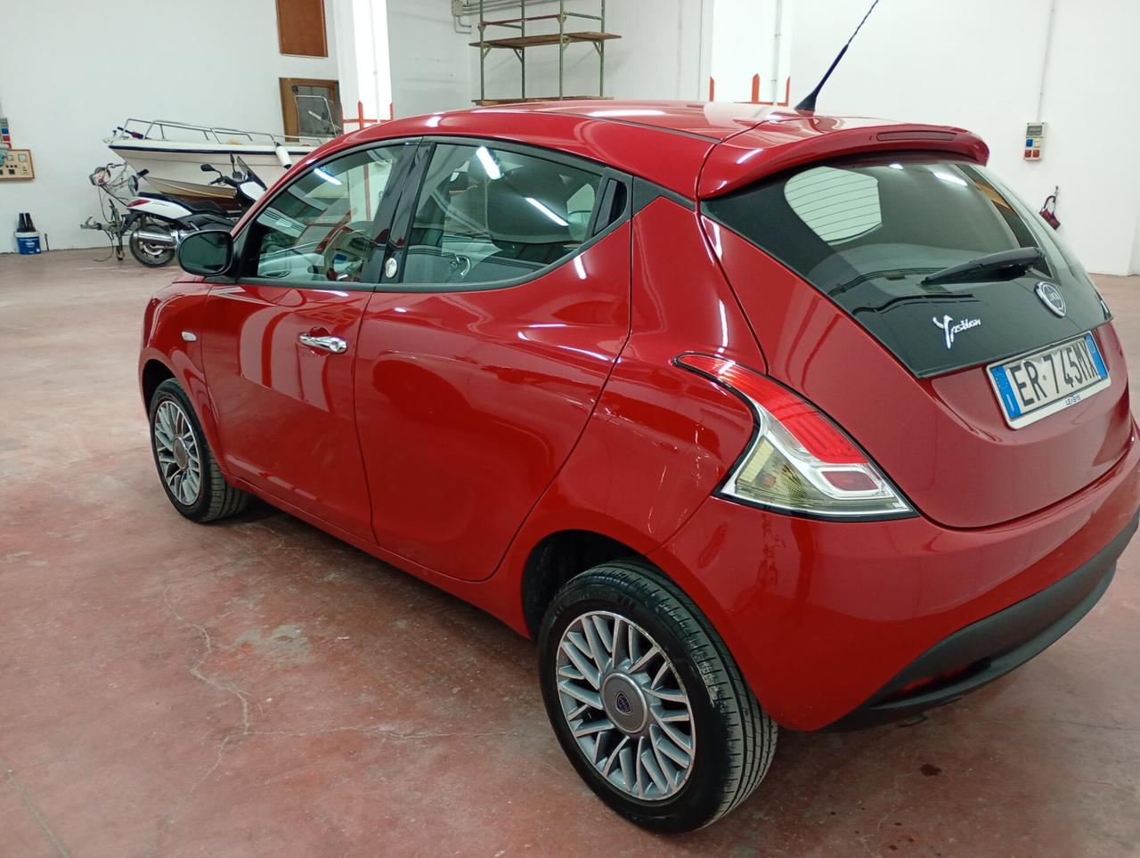 Lancia Ypsilon 0.9 TwinAir 85 CV 5 porte Metano Ecochic Gold