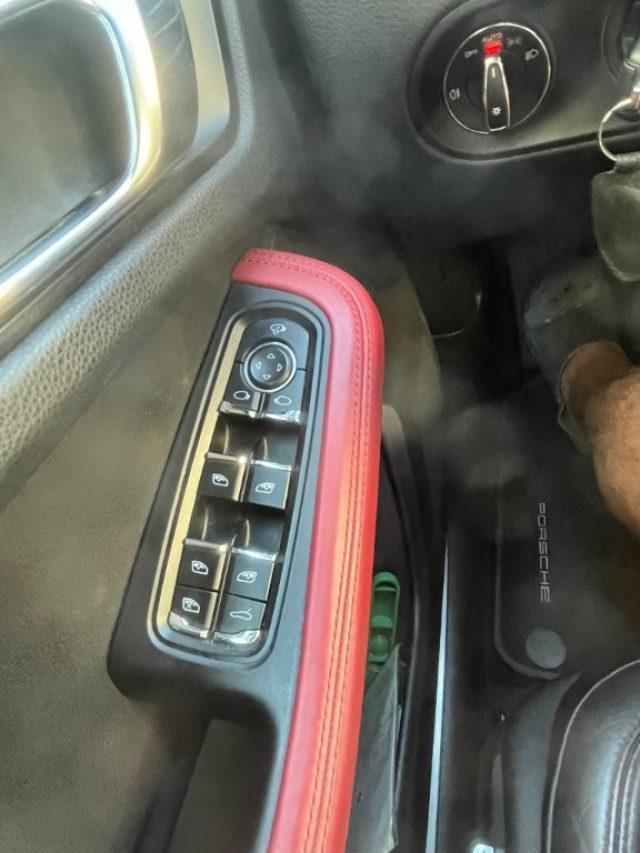 PORSCHE Macan 2.0